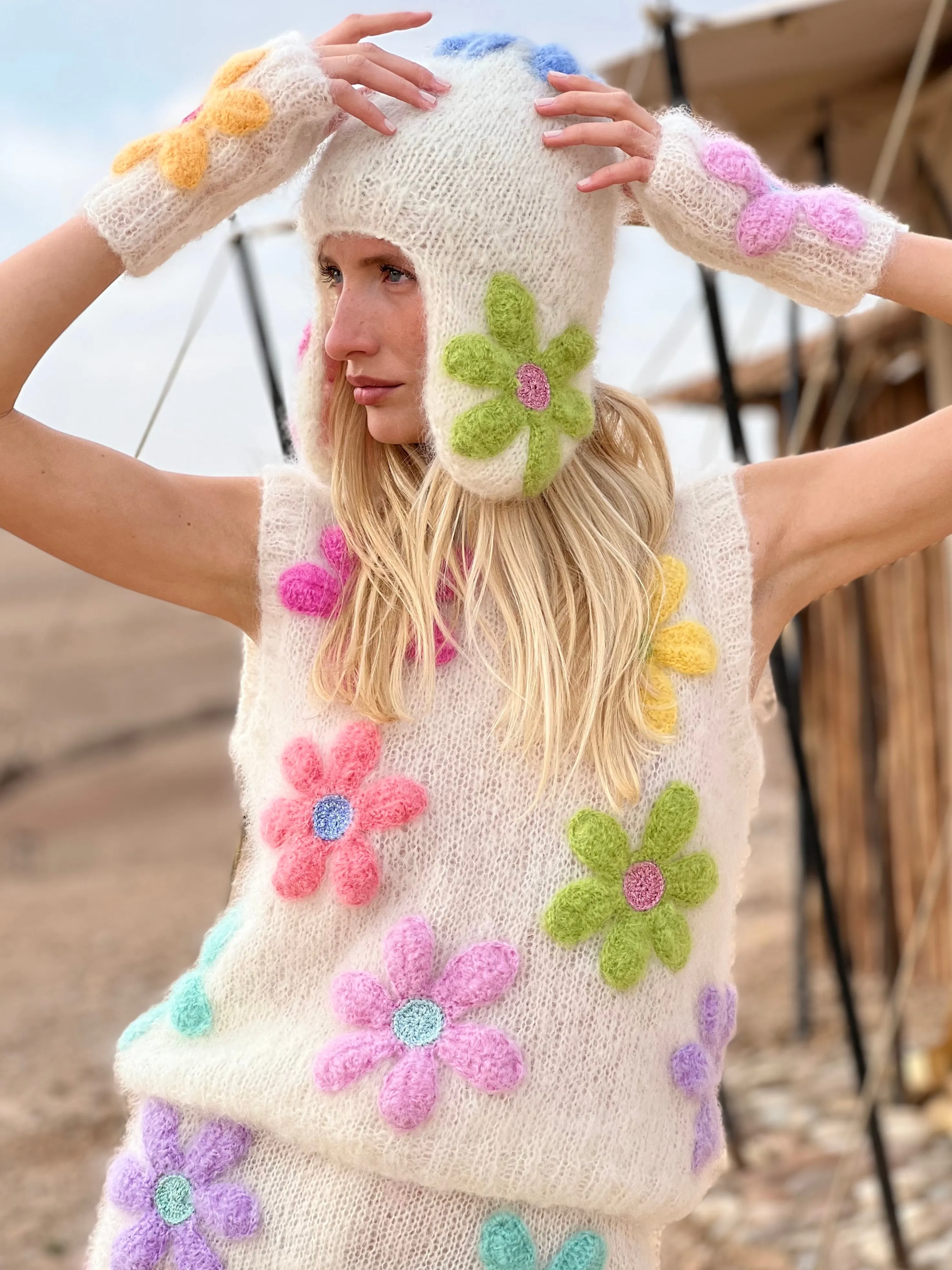 Rose Carmine Accessories-CHAPKA & MITTENS FREE FLOWERS ECRU