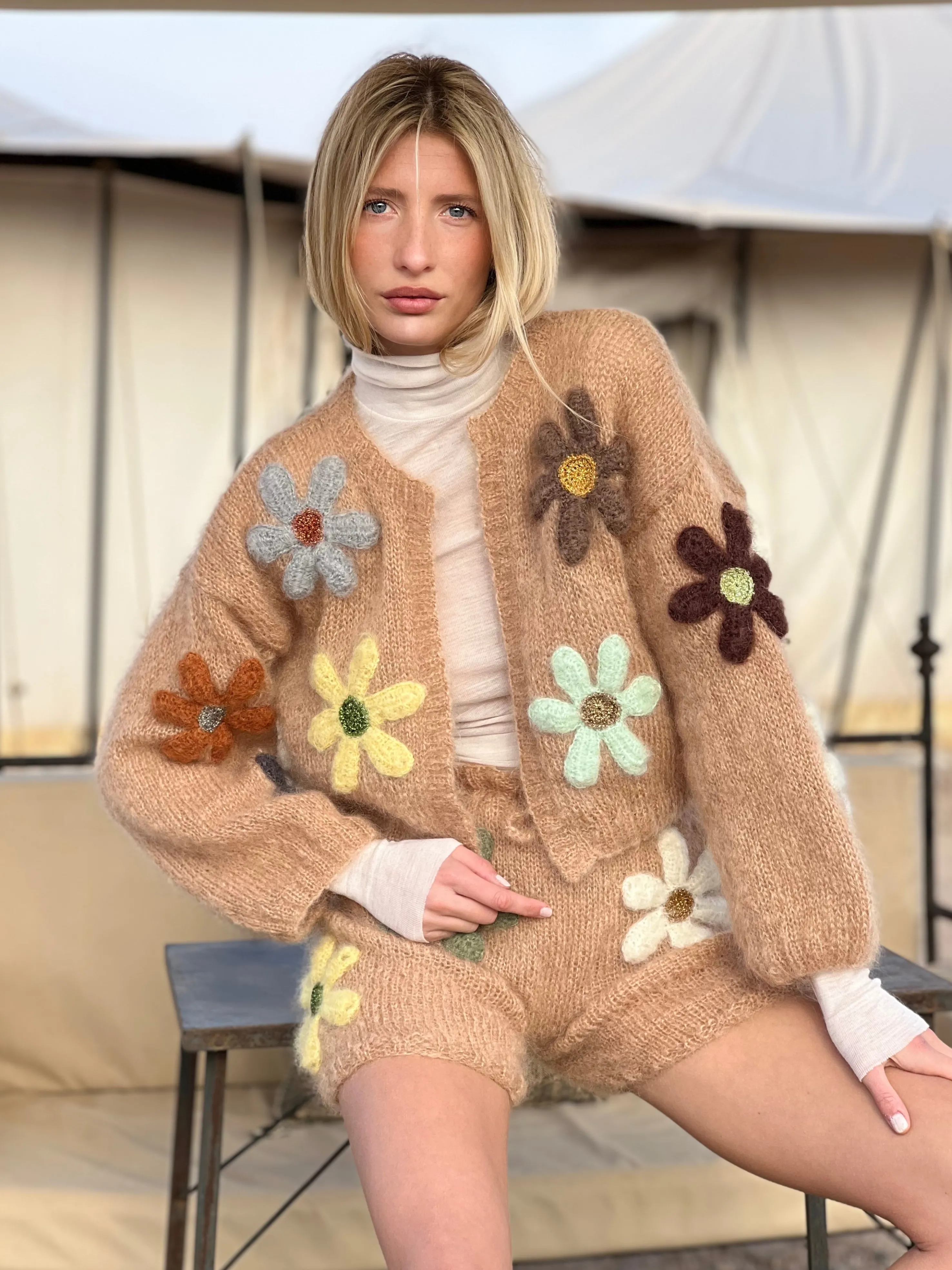 Rose Carmine Iconics|Boleros-BOLERO FREE FLOWERS BEIGE