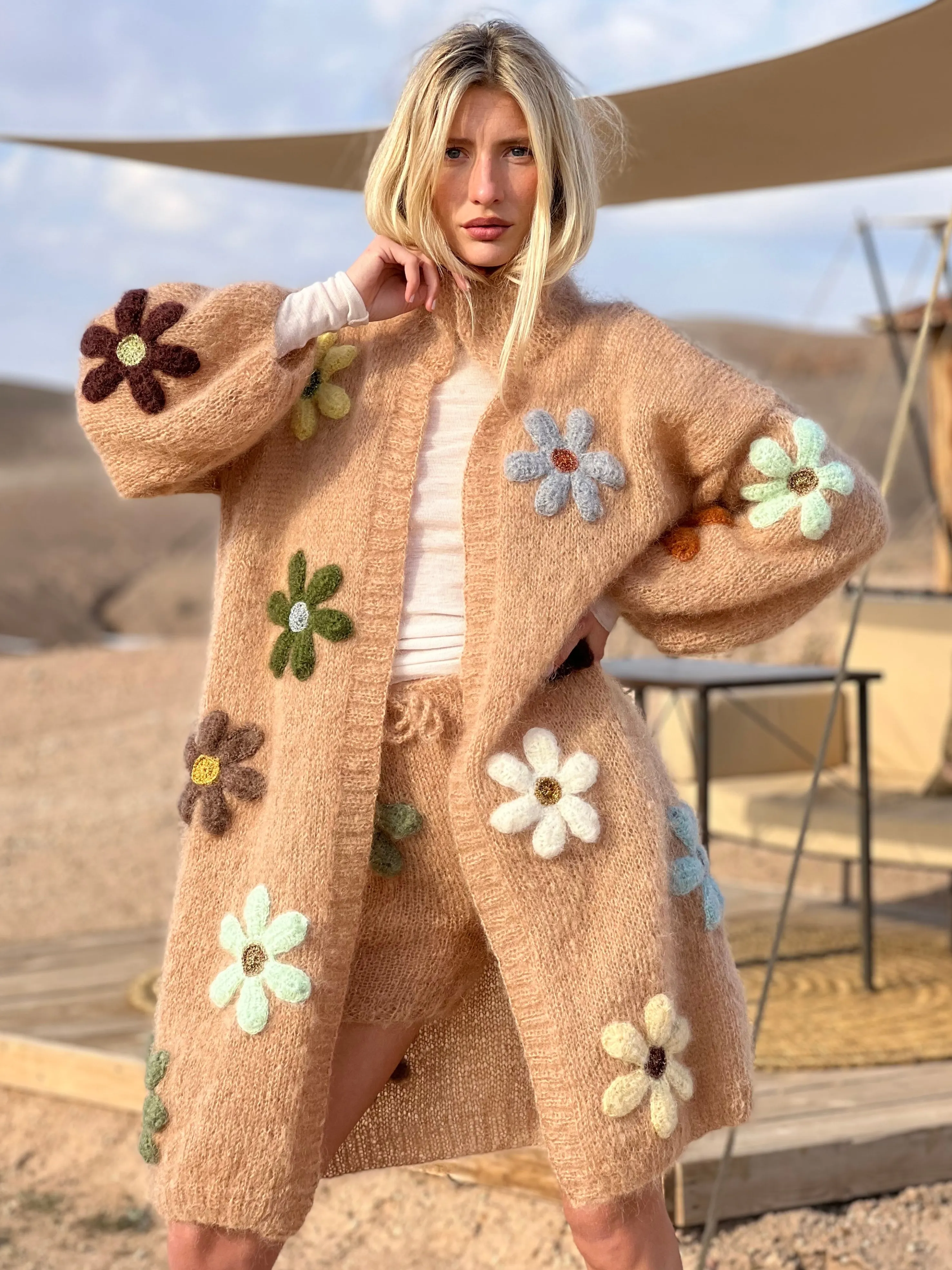 Rose Carmine Iconics|Coats-COAT FREE FLOWERS BEIGE