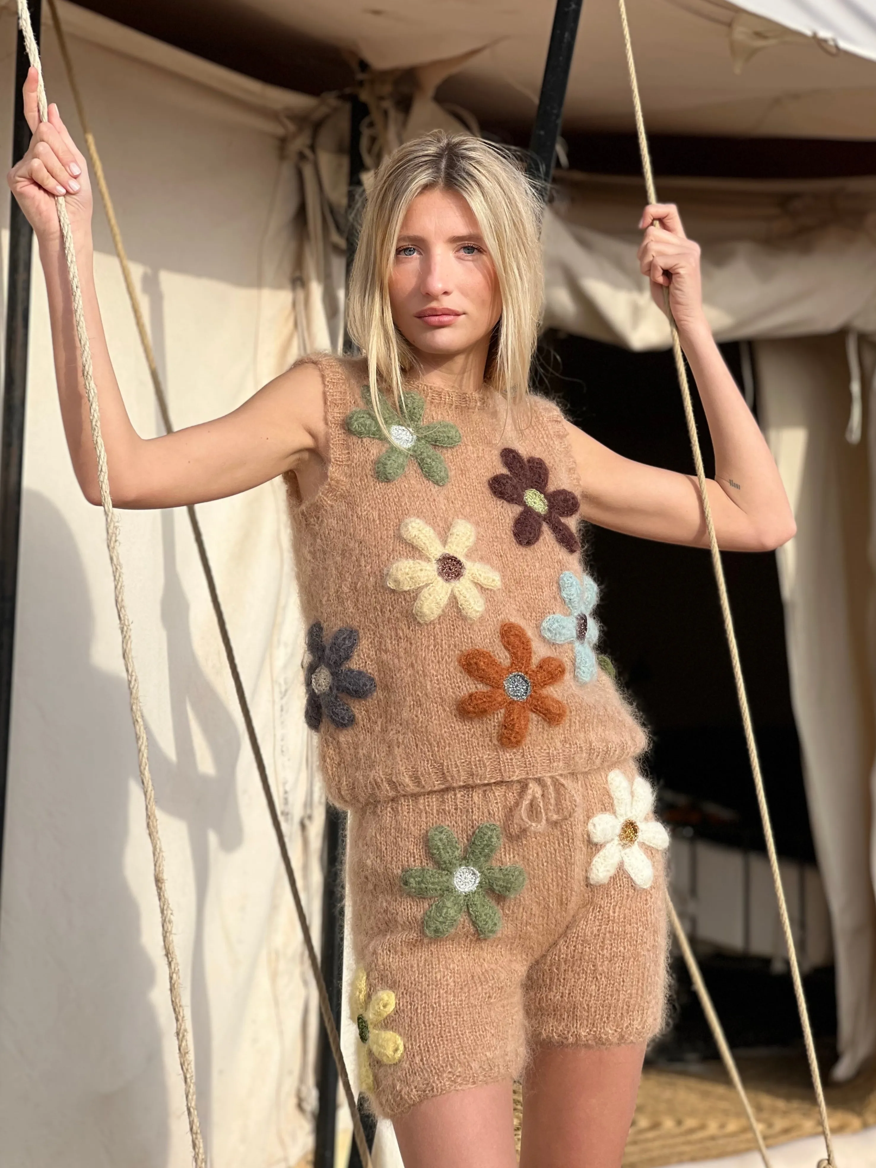 Rose Carmine Iconics|Tops-TOP FREE FLOWERS BEIGE